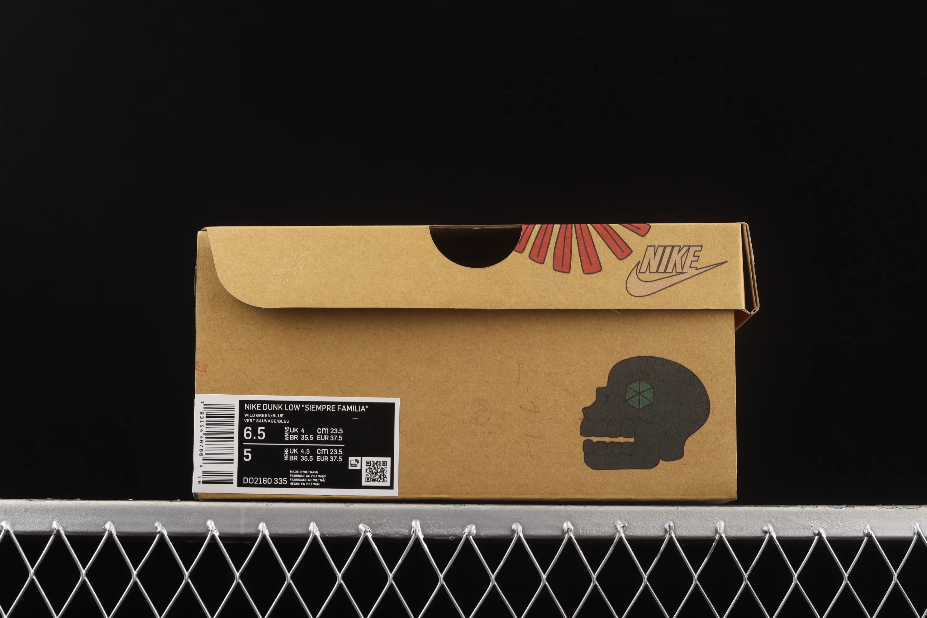 All Categories Nk SB Dunk Series Nk SB Dunk Low Low-top Sneakers Nk Dunk Low "Siempre! Familia" Green Lizard Day of the Dead SB Smashing Backboard Sports Skateboard Shoes DO2160-335